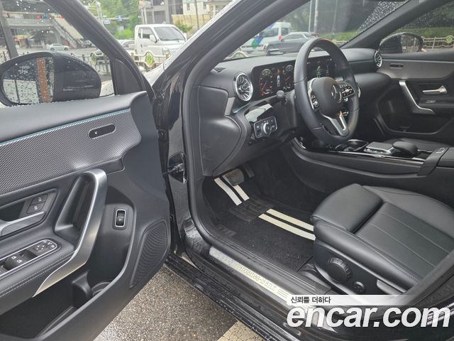 Mercedes-Benz A-Class (W177) A220 Sedan 2022 — фото 11