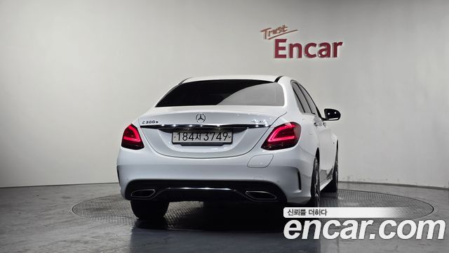 Mercedes-Benz C-Class (W205) C300e 4MATIC AMG Line 2020 — фото 4