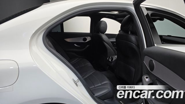 Mercedes-Benz C-Class (W205) C300e 4MATIC AMG Line 2020 — фото 11