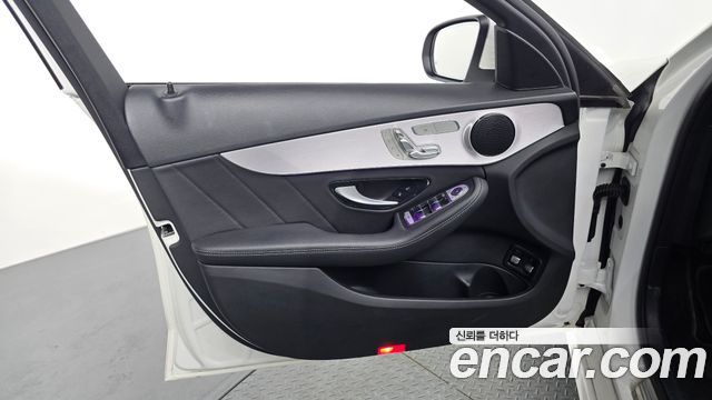 Mercedes-Benz C-Class (W205) C300e 4MATIC AMG Line 2020 — фото 24