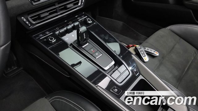 Porsche 911 (992) Carrera 4 GTS Cabriolet 2024 — фото 9