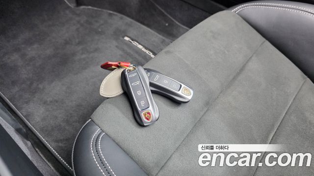 Porsche 911 (992) Carrera 4 GTS Cabriolet 2024 — фото 19