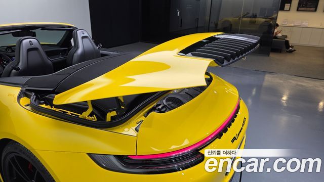 Porsche 911 (992) Carrera 4 GTS Cabriolet 2024 — фото 20
