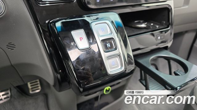 Hyundai Staria 4WD Lounge 7-Seater Inspiration 2025 — фото 9
