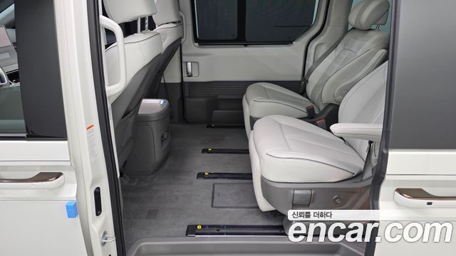 Hyundai Staria 4WD Lounge 7-Seater Inspiration 2025 — фото 12