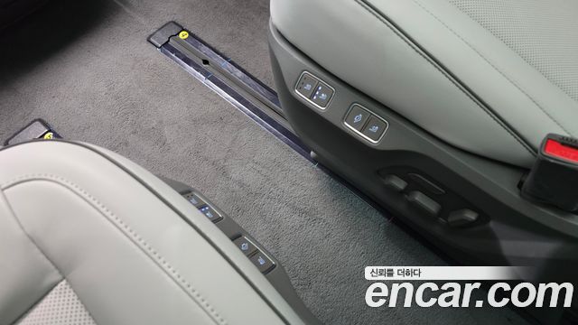 Hyundai Staria 4WD Lounge 7-Seater Inspiration 2025 — фото 19