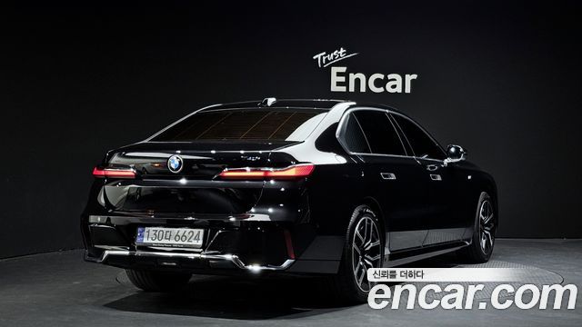 BMW 7 Series (G70) 740i sDrive M Sport 2023 — фото 2
