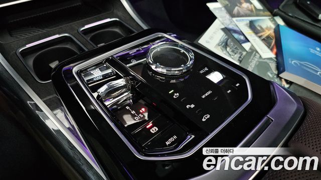 BMW 7 Series (G70) 740i sDrive M Sport 2023 — фото 9