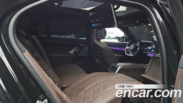 BMW 7 Series (G70) 740i sDrive M Sport 2023 — фото 12