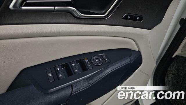 Kia Sportage (V) Gasoline 1.6 Turbo 2WD Signature 2025 — фото 17