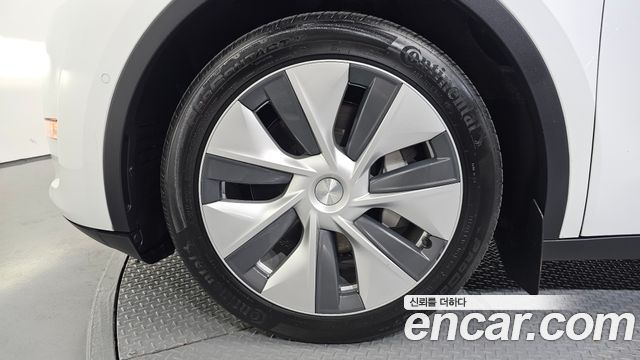 Tesla Model Y Long Range AWD 2022 — фото 5