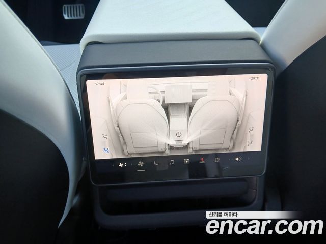 Tesla Model Y Long Range AWD 2025 — фото 19