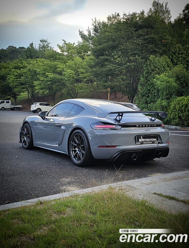 Porsche 718 Cayman 4.0 GT4 2023 — фото 8