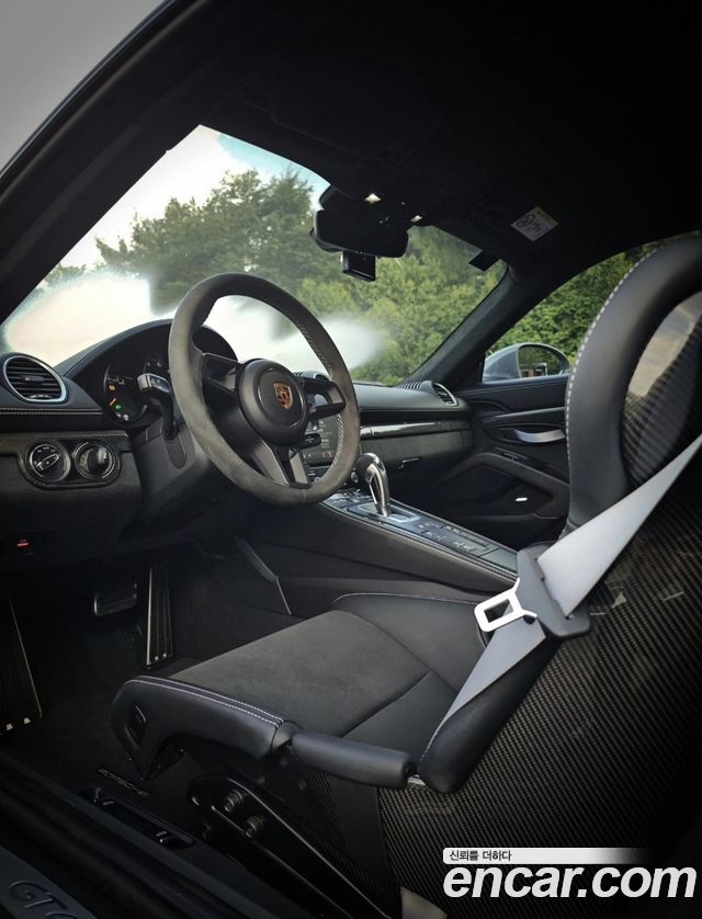 Porsche 718 Cayman 4.0 GT4 2023 — фото 10
