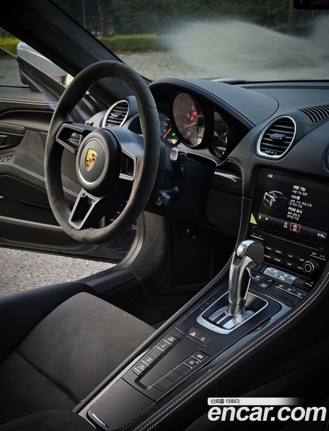 Porsche 718 Cayman 4.0 GT4 2023 — фото 17