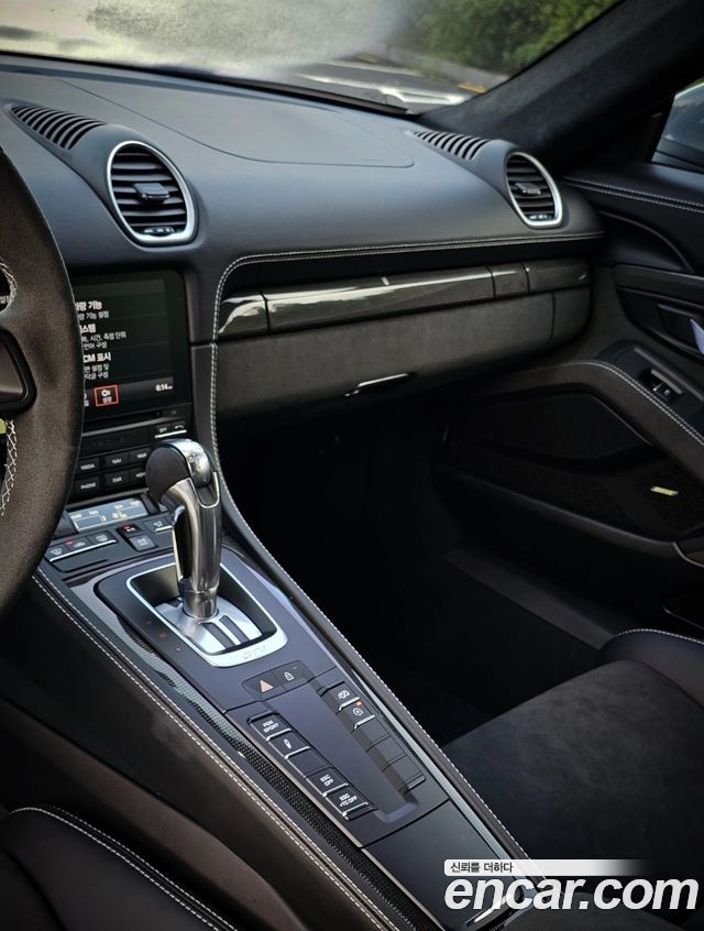 Porsche 718 Cayman 4.0 GT4 2023 — фото 18