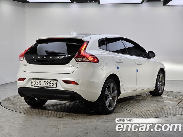 Volvo V40 D3 2nd 2018 — фото 2