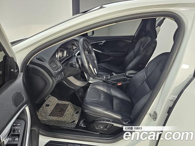 Volvo V40 D3 2nd 2018 — фото 10