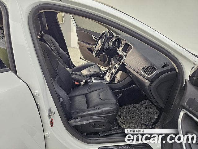 Volvo V40 D3 2nd 2018 — фото 15