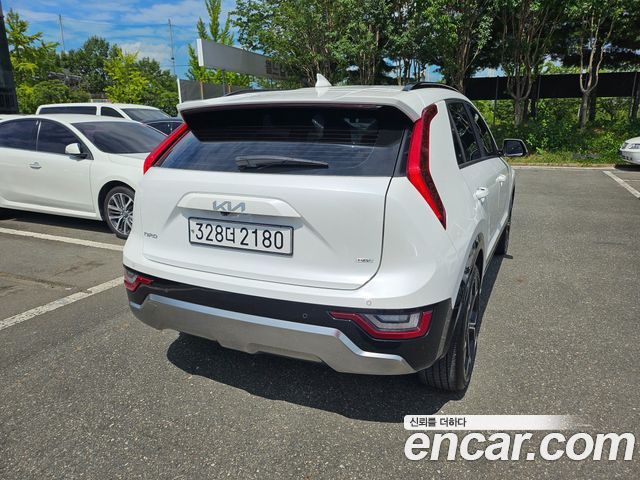 Kia Niro Prestige 2022 — фото 3