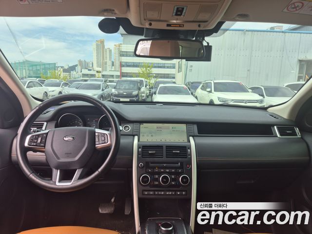 Land Rover Discovery Sport 2.0 TD4 HSE Luxury 2018 — фото 17