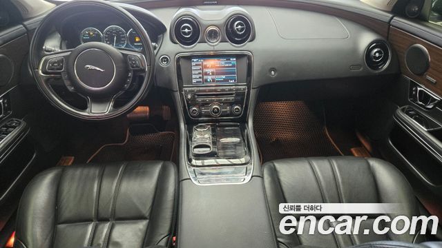 Jaguar XJ 2.0 Luxury SWB X351 2015 — фото 16