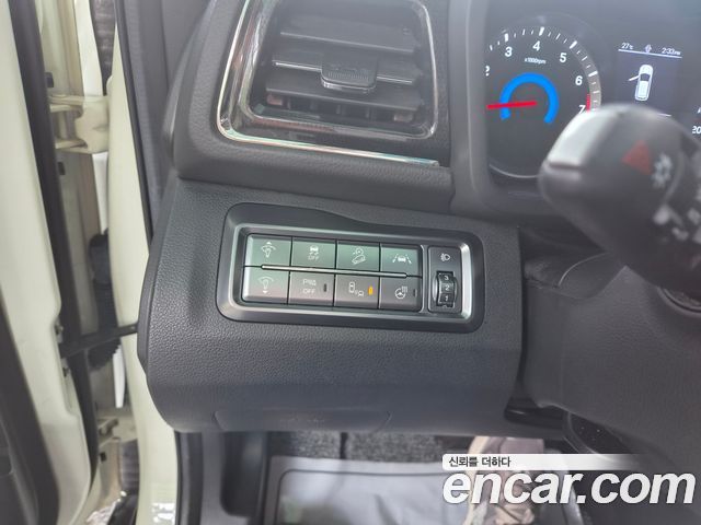 KG Mobility (SsangYong) Very New Tivoli Gasoline 1.5 2WD V3 2022 — фото 10