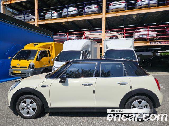 MINI Cooper D 5Door Standard 3rd 2018 — фото 3