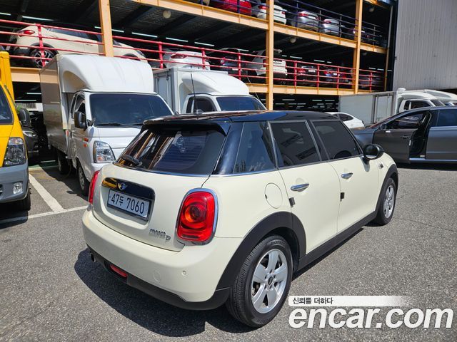 MINI Cooper D 5Door Standard 3rd 2018 — фото 6
