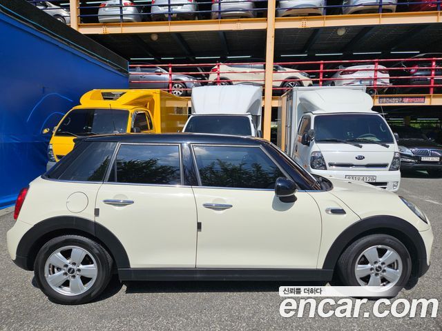 MINI Cooper D 5Door Standard 3rd 2018 — фото 7