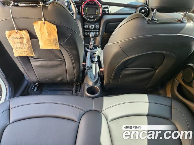 MINI Cooper D 5Door Standard 3rd 2018 — фото 17