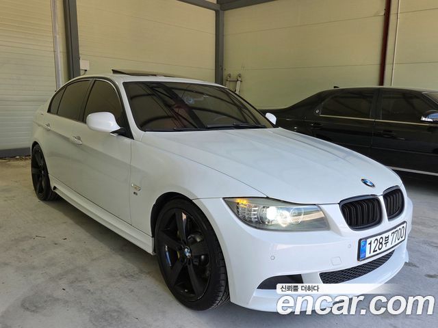 BMW 3 Series (E90) 320d Sedan Black and White