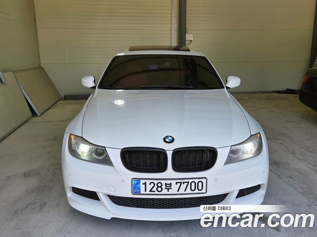 BMW 3 Series (E90) 320d Sedan Black and White 2011 — фото 2