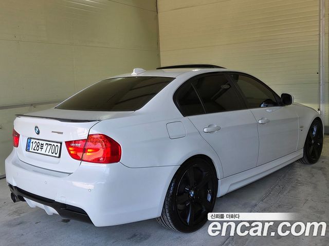 BMW 3 Series (E90) 320d Sedan Black and White 2011 — фото 4