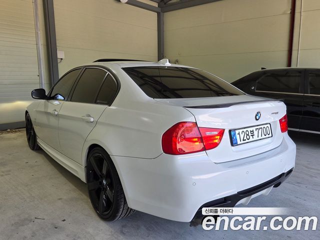 BMW 3 Series (E90) 320d Sedan Black and White 2011 — фото 6