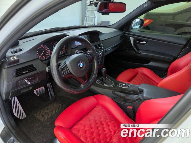 BMW 3 Series (E90) 320d Sedan Black and White 2011 — фото 9