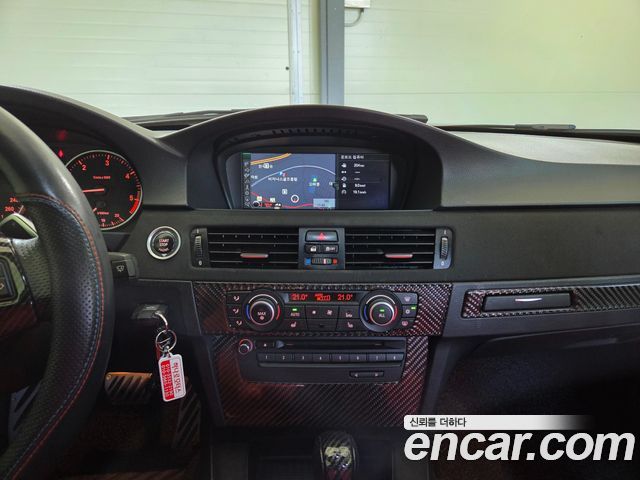 BMW 3 Series (E90) 320d Sedan Black and White 2011 — фото 19