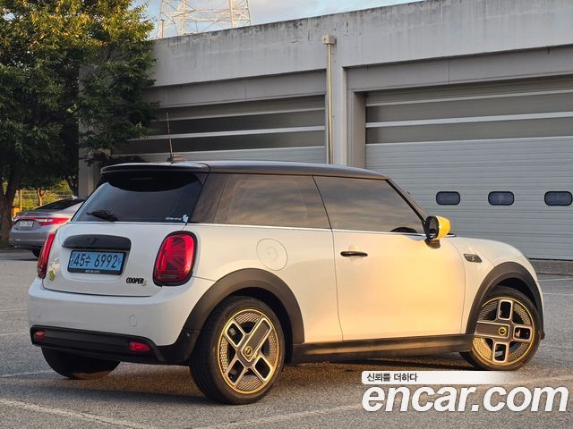 MINI Cooper Electric SE Electric 3rd 2024 — фото 3