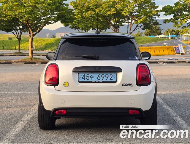 MINI Cooper Electric SE Electric 3rd 2024 — фото 4