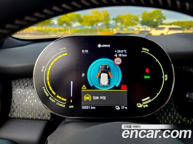 MINI Cooper Electric SE Electric 3rd 2024 — фото 5