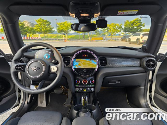 MINI Cooper Electric SE Electric 3rd 2024 — фото 6