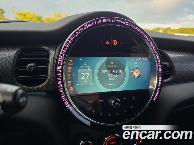 MINI Cooper Electric SE Electric 3rd 2024 — фото 15