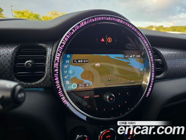 MINI Cooper Electric SE Electric 3rd 2024 — фото 16