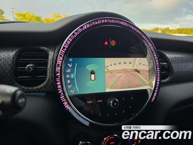 MINI Cooper Electric SE Electric 3rd 2024 — фото 17