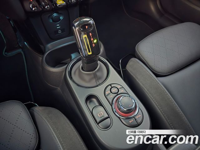 MINI Cooper Electric SE Electric 3rd 2024 — фото 19