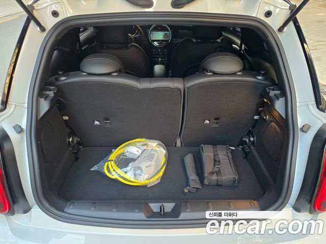 MINI Cooper Electric SE Electric 3rd 2024 — фото 23