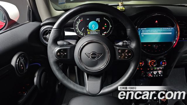 MINI Cooper Classic Third Generation 2024 — фото 12