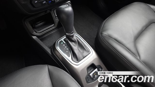 Jeep Renegade 2.4 Limited 2021 — фото 9