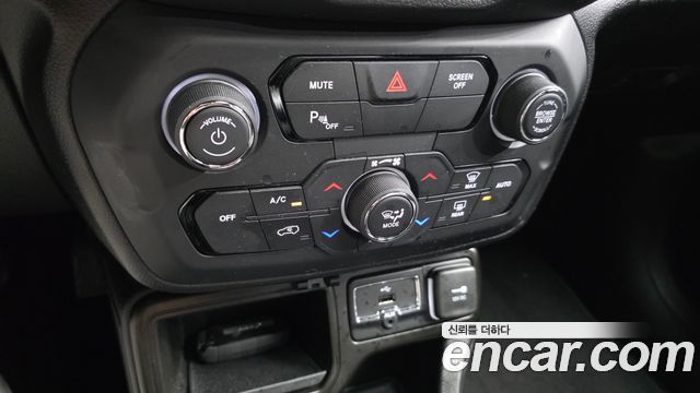 Jeep Renegade 2.4 Limited 2021 — фото 17