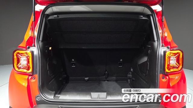 Jeep Renegade 2.4 Limited 2021 — фото 20